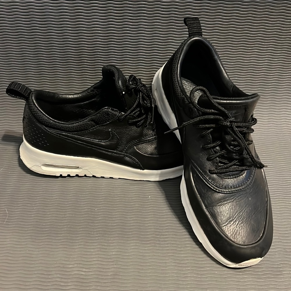 Women’s Nike Air Max Thea size 7.5